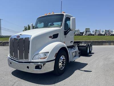 Peterbilt 579 Day Cab Truck - Paccar 510HP, 10 Speed Manual