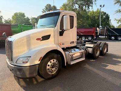 Peterbilt 579 Day Cab Truck - Paccar 455HP, 10 Speed Manual