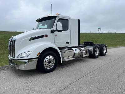 Peterbilt 579 Day Cab Truck - Paccar 455HP, 12 Speed Endurant Amt