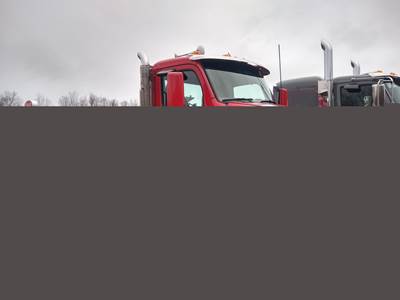 Peterbilt 579 Day Cab Truck - Paccar 500HP, Automatic