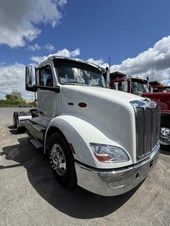 Peterbilt 579 Single Axle Day Cab Truck - 671HP