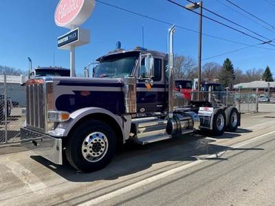 Peterbilt 589 Day Cab Truck - Cummins 565HP, 18 Speed Manual