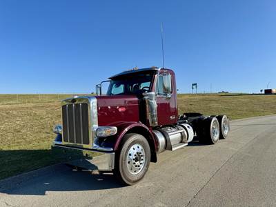 Peterbilt 589 Day Cab Truck - Cummins 565HP, 18 Speed Manual