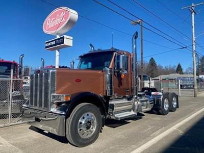 Peterbilt 589 Day Cab Truck - Cummins 605HP, 18 Speed Manual