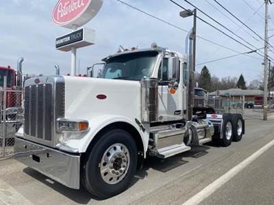 Peterbilt 589 Day Cab Truck - Paccar 510HP, 18 Speed Manual