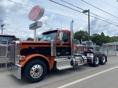 Peterbilt 589 Day Cab Truck - Cummins 565HP, 18 Speed Manual