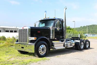 Peterbilt 589 Day Cab Truck - Cummins 565HP, 18 Speed Manual