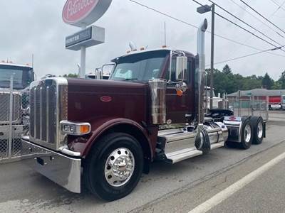 Peterbilt 589 Day Cab Truck - Cummins 565HP, 18 Speed Manual