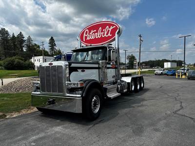 Peterbilt 589 Tri Axle Day Cab Truck - Cummins 605HP, 18 Speed Manual