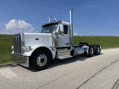 Peterbilt 589 Day Cab Truck - Cummins 565HP, 18 Speed Manual