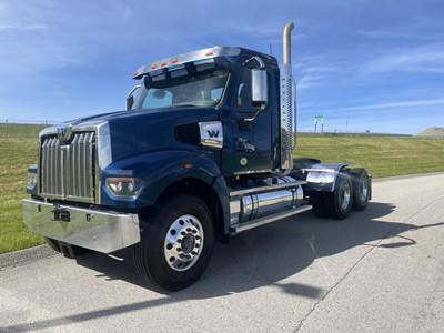 Western Star 49X Day Cab Truck - Detroit 560HP, 8Ll Manual