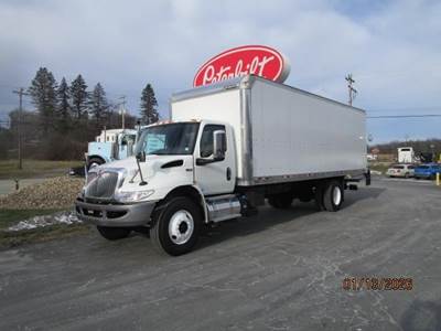 International MV 26 ft Box Truck - 250HP, 6 Speed Automatic, Roll up Door, Liftgate