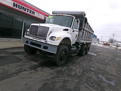 International WorkStar 7600 Dump Truck - Cummins 350HP, Automatic