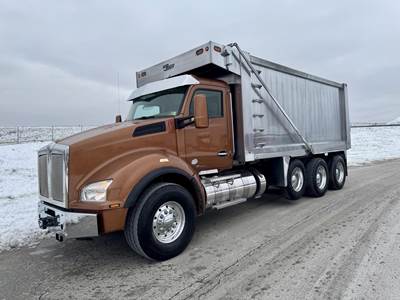 Kenworth T880 Tri Axle Dump Truck - Cummins 560HP, 18 Speed Manual, 19' Dump