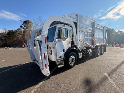 Peterbilt 520 Garbage Truck - Paccar, 400HP, 6 Speed Allison Rds Automatic
