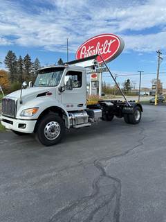 Peterbilt 537 Hooklift Truck - Paccar, 330HP, 6 Speed M Drive Automatic