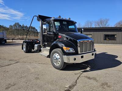 Peterbilt 537 Hooklift Truck - Paccar, 350HP, Automatic