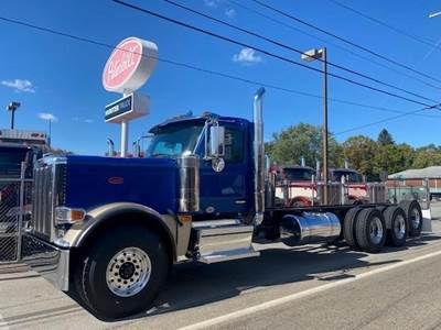 Peterbilt 589 Logging Truck - Cummins, 605HP, 18 Speed Manual