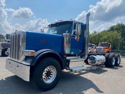 Peterbilt 589 Logging Truck - Cummins, 605HP, 18 Speed Manual