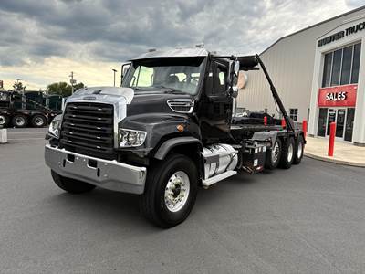 Freightliner 114SD Roll Off Truck - Detroit, 450HP, 8Ll Ultrashift Plus Amt