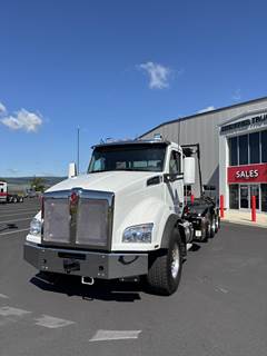 Kenworth T880 Tri Axle Roll Off Truck - Paccar, 510HP, 6 Speed Allison Rds Automatic