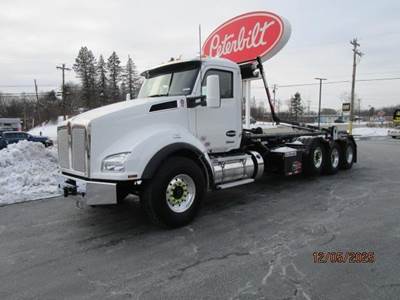 Kenworth T880 Tri Axle Roll Off Truck - Cummins, 500HP, 6 Speed Allison Rds Automatic