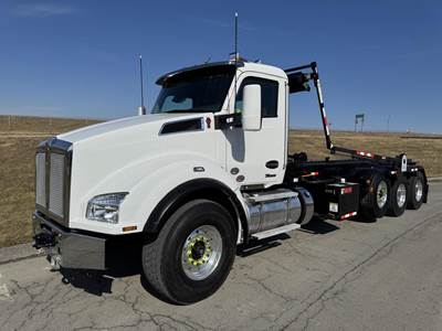 Kenworth T880 Tri Axle Roll Off Truck - Cummins, 500HP, 6 Speed Allison Rds Automatic
