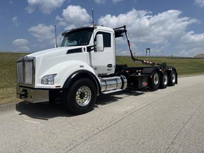 Kenworth T880 Tri Axle Roll Off Truck - Cummins, 500HP, 6 Speed Allison Rds Automatic