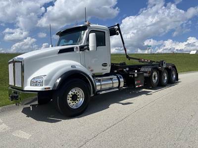 Kenworth T880 Tri Axle Roll Off Truck - Cummins, 500HP, 6 Speed Allison Rds Automatic