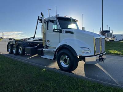 Kenworth T880 Tri Axle Roll Off Truck - Paccar, 510HP, 6 Speed Allison Rds Automatic