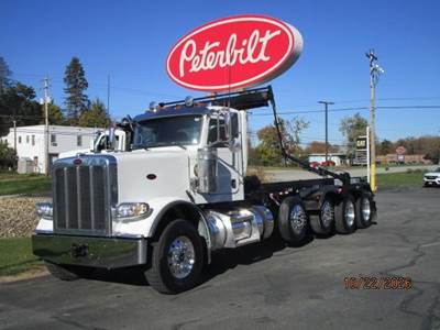 Peterbilt 389 Quad Axle Roll Off Truck - Cummins, 565HP, 18 Speed Manual