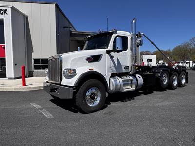 Peterbilt 567 Roll Off Truck