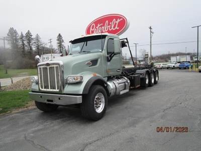 Peterbilt 567 Tri Axle Roll Off Truck - Paccar, 455HP, 8Ll Manual