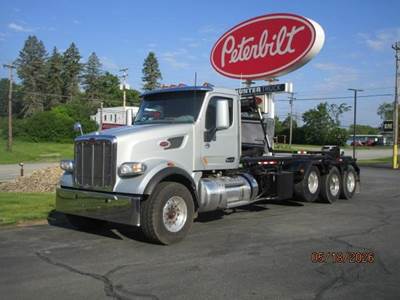 Peterbilt 567 Roll Off Truck - Paccar, 455HP, 8Ll Manual