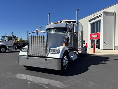Kenworth W900 Sleeper Semi Truck - 86" Raised Roof Sleeper, Cummins 565HP, 18 Speed Manual