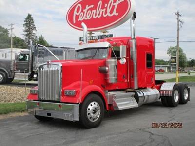 Kenworth W900L Sleeper Semi Truck - 60" Flat Top Sleeper, Cummins 565HP, 18 Speed Manual