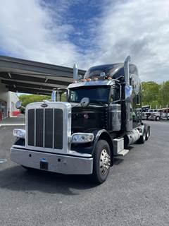 Peterbilt 389 Sleeper Semi Truck