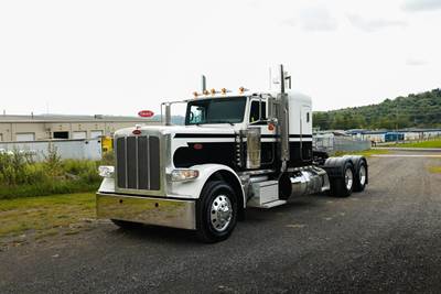 Peterbilt 389 Sleeper Semi Truck - Flat Top Sleeper, Cummins 565HP, 18 Speed Manual