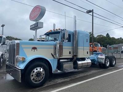 Peterbilt 389 Sleeper Semi Truck - Flat Top Sleeper, Caterpillar 500HP, 18 Speed Manual