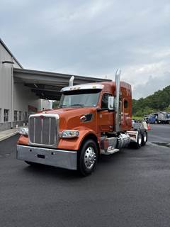 Peterbilt 567 Sleeper Semi Truck