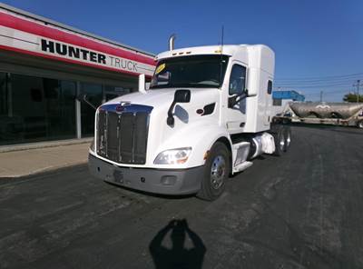 Peterbilt 579 Sleeper Semi Truck - 72" Raised Roof Sleeper, Cummins 450HP, 12 Speed Amt