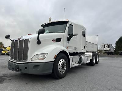 Peterbilt 579 Sleeper Semi Truck - Flat Top Sleeper, Cummins 450HP, 12 Speed Endurant Amt