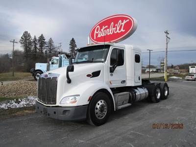 Peterbilt 579 Sleeper Semi Truck - 44" Flat Top Sleeper, Cummins 450HP, 12 Speed Endurant Amt