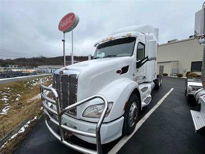 Peterbilt 579 Sleeper Semi Truck - 80" Raised Roof Sleeper, Paccar 455HP, 12 Speed Endurant Amt