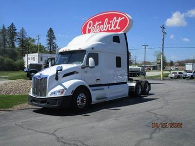Peterbilt 579 Sleeper Semi Truck - 80" Raised Roof Sleeper, Paccar 455HP, 12 Speed Endurant Amt