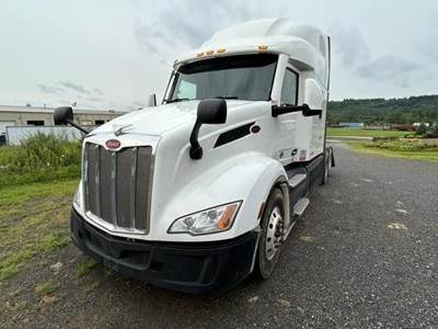 Peterbilt 579 Sleeper Semi Truck - Raised Roof Sleeper, Cummins 450HP, 12 Speed Endurant Amt