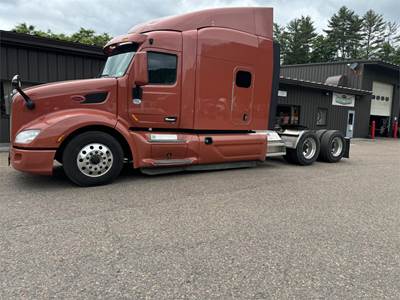 Peterbilt 579 Sleeper Semi Truck - Paccar 380HP