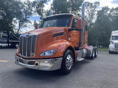 Peterbilt 579 Sleeper Semi Truck - 58" Flat Top Sleeper, Paccar 455HP, 13 Speed Manual