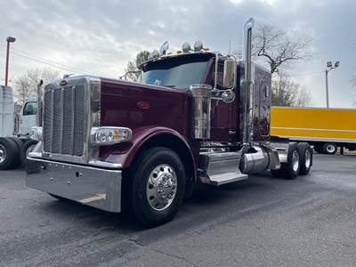 Peterbilt 589 Sleeper Semi Truck - 58" Flat Top Sleeper, Cummins 565HP, 18 Speed Manual
