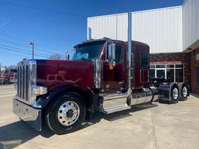Peterbilt 589 Sleeper Semi Truck - 58" Flat Top Sleeper, Cummins 565HP, 13 Speed Manual